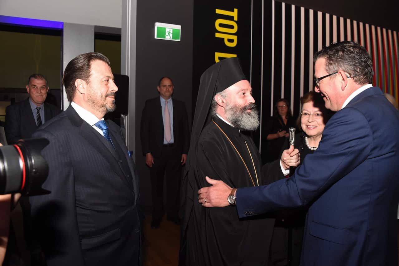 Victorian Premier D. Andrews (right), Greek Orthodox Archbishop Makarios, Greek Minister of Culture Lina Mendoni, Greek Consulate in Melbourne E. Kakavelakis (left), at the official openin of «Open Horizons – Ancient Greek Journeys and Connections».