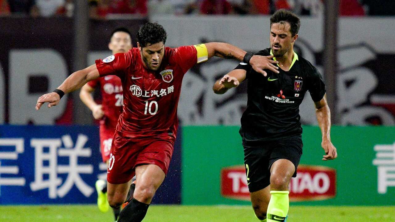 Brazilian international Hulk (L) with Shanghai Port in the ACL match.