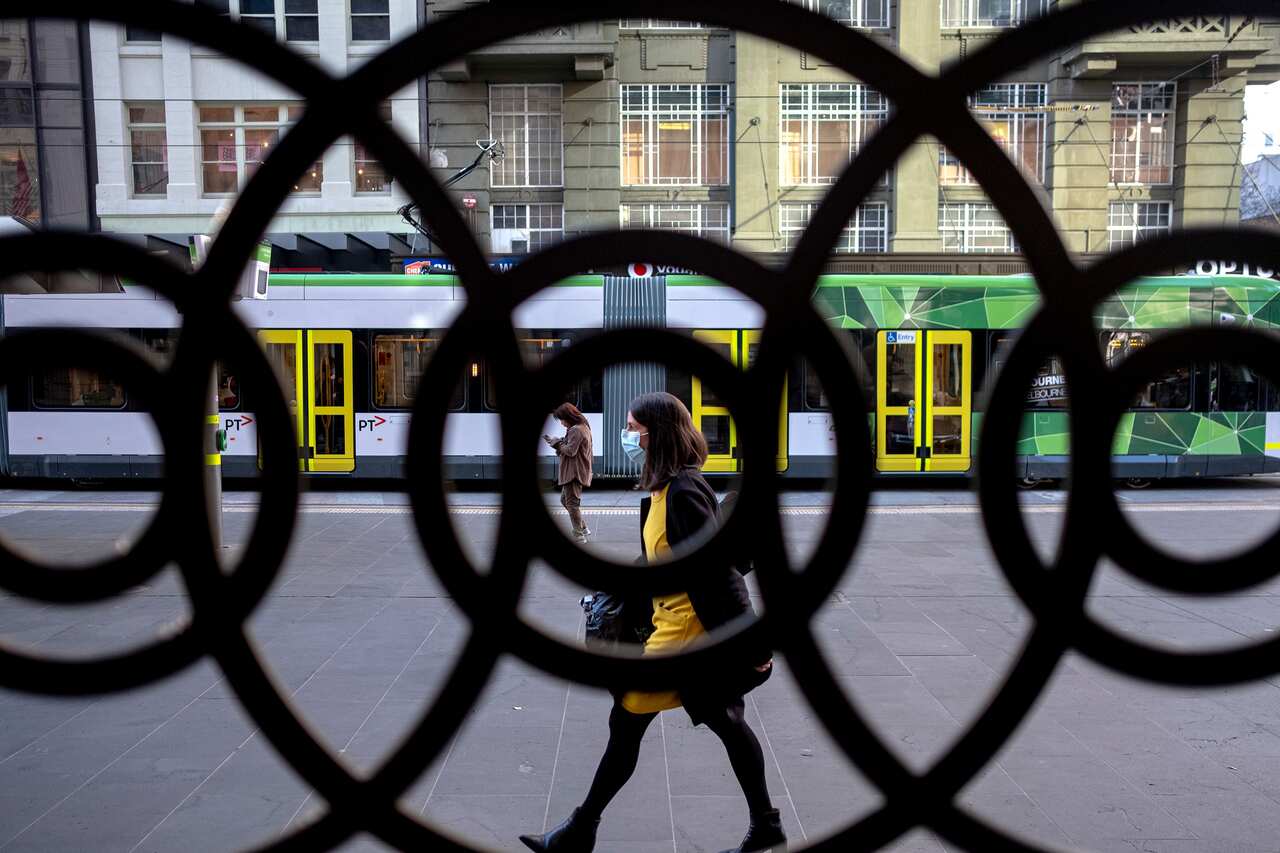 People wearing face masks are seen during a lockdown in Melbourne, Thursday, July 9, 2020. The Melbourne metropolitan area was put in locked down on Thursday in an effort to slow the spread of coronavirus. (AAP Image/Luis Ascui) NO ARCHIVING