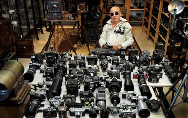 王毅和她的照相机收藏1