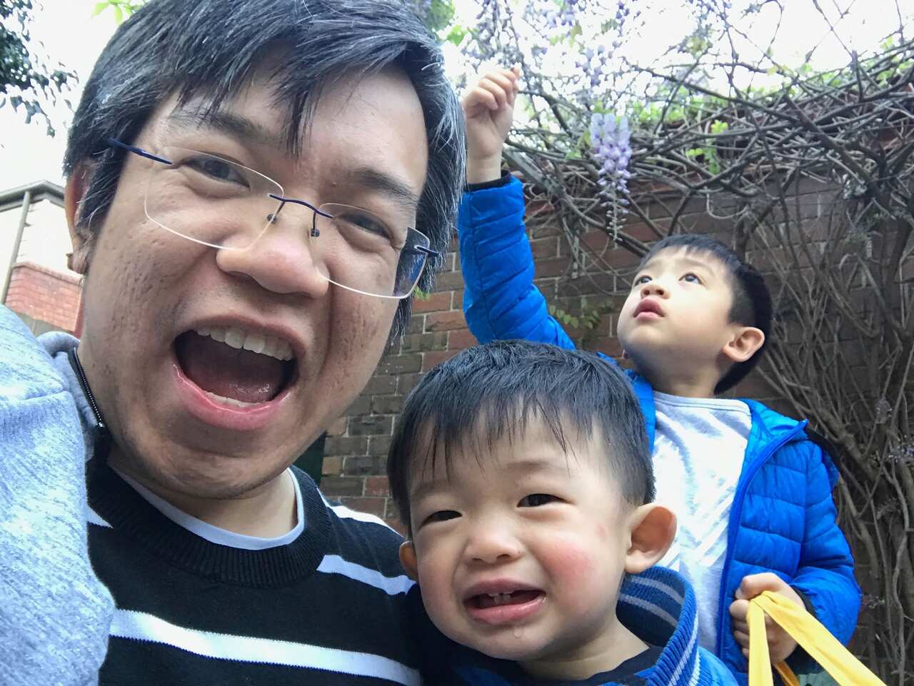 “Khi đưa con đến thăm những ngôi trường gần nhà vào ngày chào đón học sinh mới 'open day', mình hỏi con có thích ngôi trường này không?” 