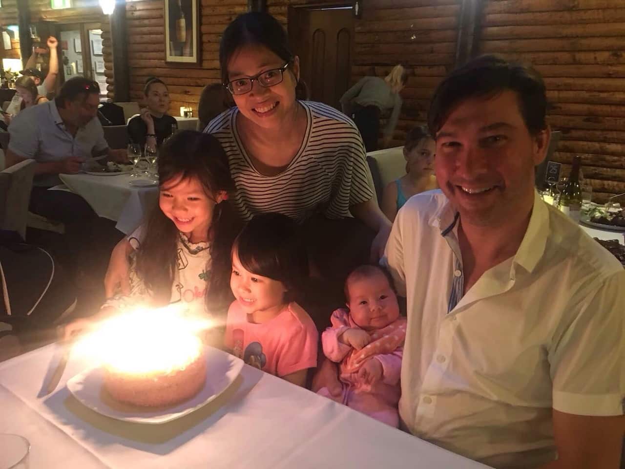 Chị Hải Minh chia sẻ chi phí nuôi con ở Việt Nam của chị rẻ hơn ở Úc. 