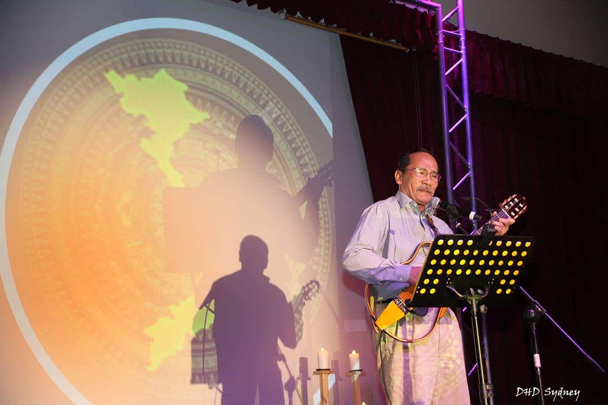 Khi thử đặt bản sắc của mình cùng bản sắc những chủ nhân truyền thống của Úc cạnh nhau, nghệ sĩ Hoàng Ngọc Tuấn có những chiêm nghiệm thú vị.