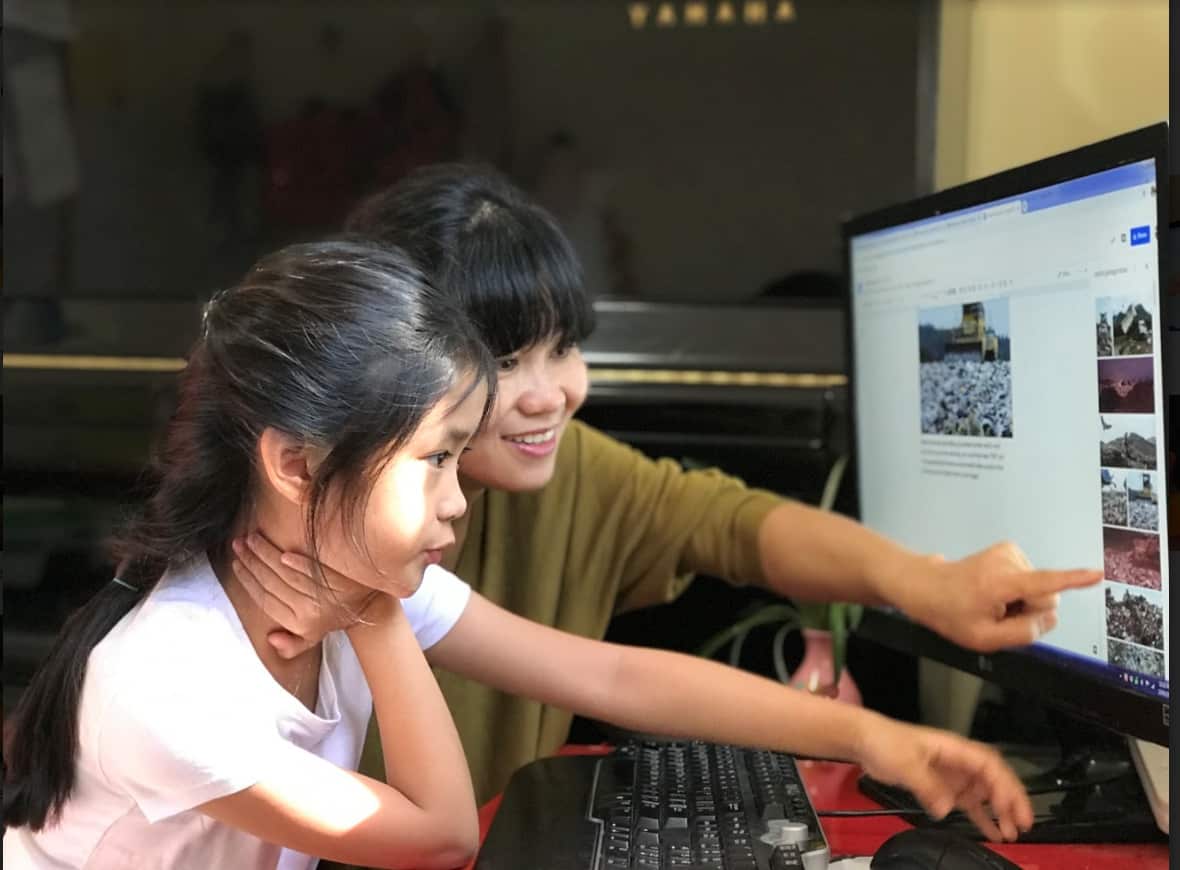 cha mẹ thường đóng vai trò hỗ trợ chứ khó có thể thay thế vai trò của thầy cô giáo, trừ những trường hợp rất đặc biệt.