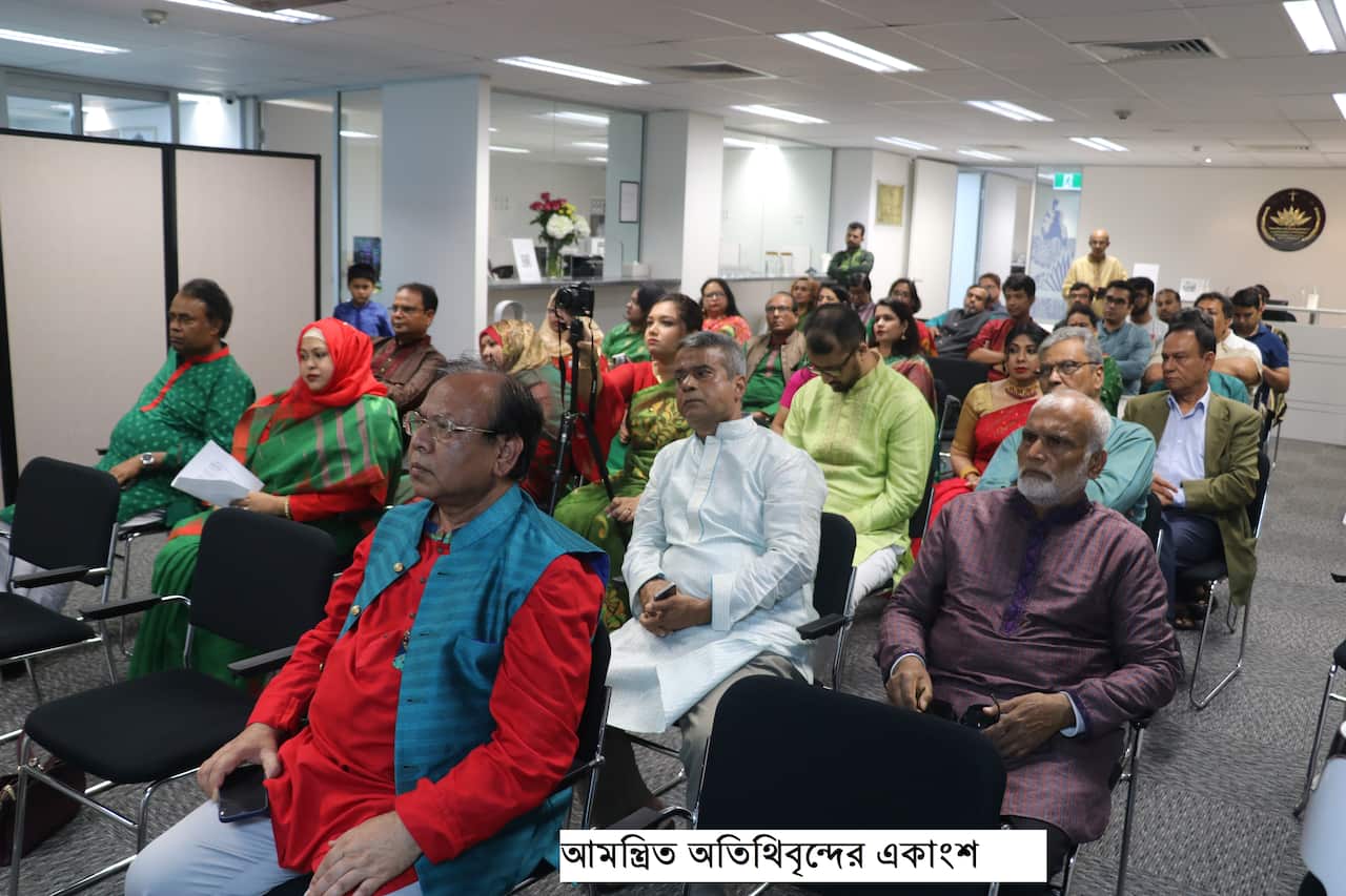 বিভিন্ন শ্রেণি-পেশার নেতৃস্থানীয় প্রতিনিধিবৃন্দ ও গণমাধ্যমকর্মী কোভিড-১৯ সংক্রান্ত স্থানীয় নিয়মনীতি মেনে অংশগ্রহণ করেন।