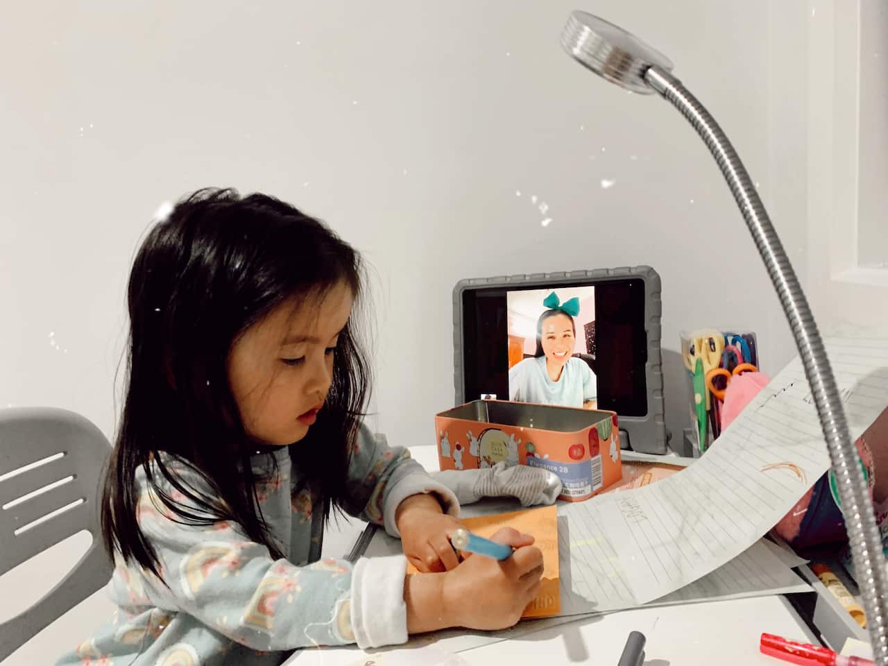 Nhiều em nhỏ phải học trực tuyến trong suốt thời gian phong tỏa