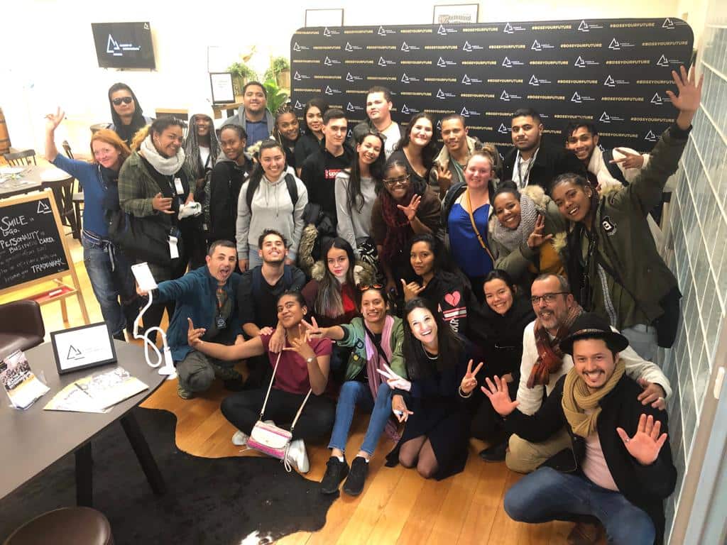 "Unindo as forças, a gente vai solucionar todos os problemas", diz Paula Mills.