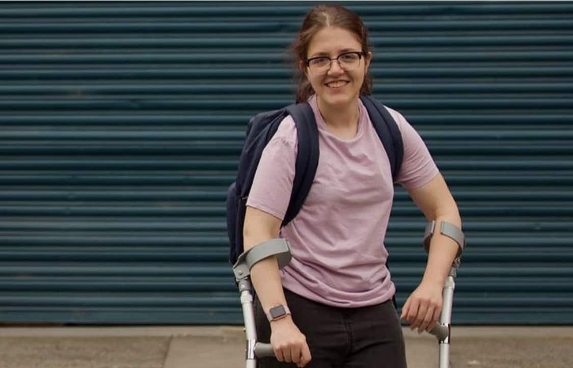 Amy Marks said that she experienced bullying in school. 