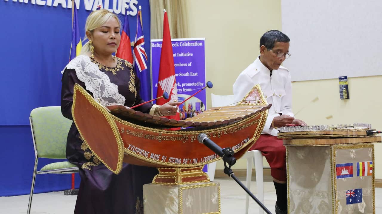 ການສະແດງດົນຕີພື້ນເມືອງຂເມນ