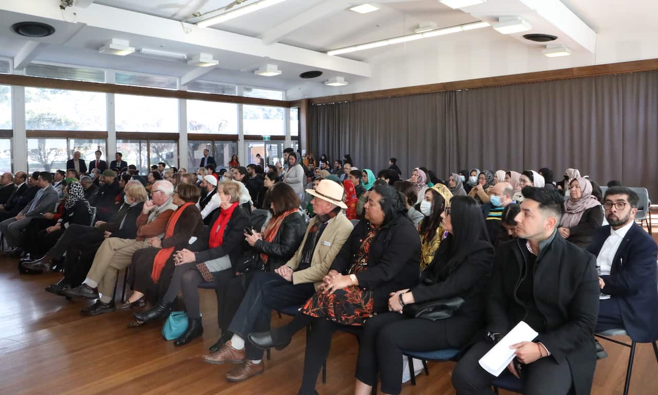 'مرکز فرهنگی افغانستان در کانبرا' روز یک‌شنبه (۱۷ جولای) با حضور حدود ۲۰۰ نفر در پایتخت آسترالیا گشایش یافت.