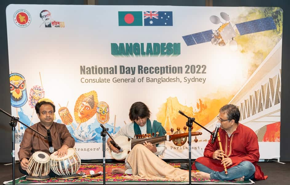 In the end, contemporary Bangladeshi dances and a captivating sarod performance assisted by flute were presented to give the guests a glimpse of the rich cultural heritage of Bangladesh.
