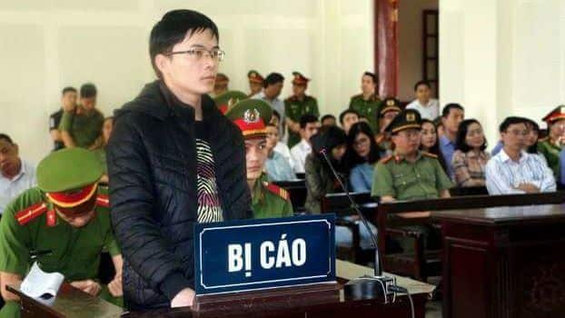 Nguyễn Viết Dũng tại phiên tòa 12/4/2018