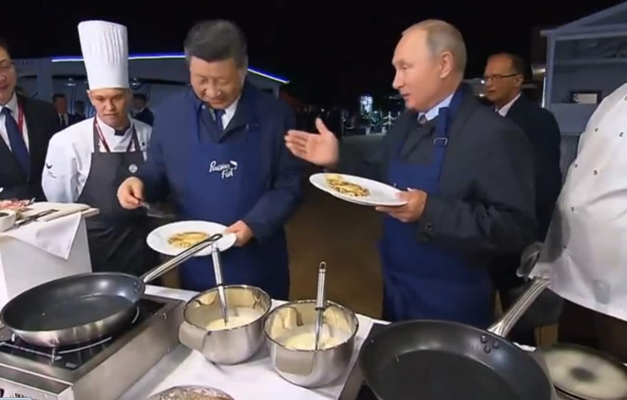 Putin and Xi treat themselves with pancakes, vodka and caviar
