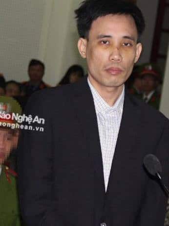 Hoàng Bình tại phiên sơ thẩm với các vết bầm tím trên mặt