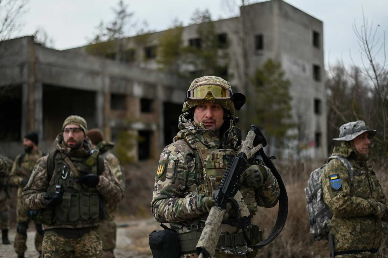 Ukrainian civilian volunteers and reservists of the Kyiv Territorial Defense unit conduct weekly combat training in an abandoned asphalt factory on the outskirts of Kiev, as Russian forces continue to mobilize en masse on the Ukrainian border. Kiev, Ukrai