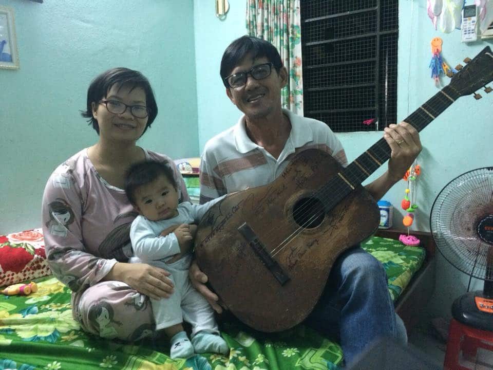 Cây đàn tù và gia đình TNLT Huỳnh Anh Tú - Phạm Thanh Nghiên cùng con gái họ