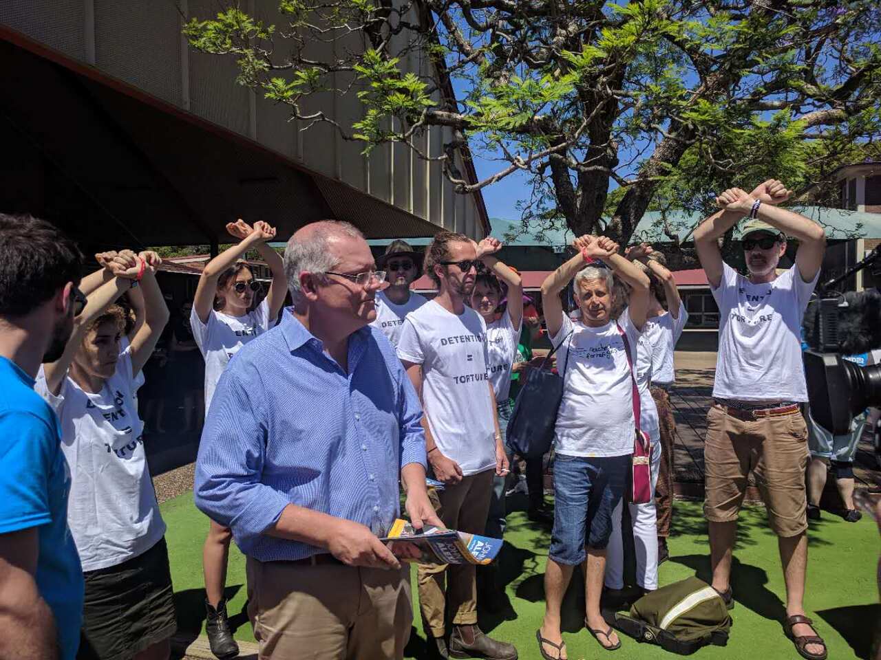 难民支持团体举行抗议活动