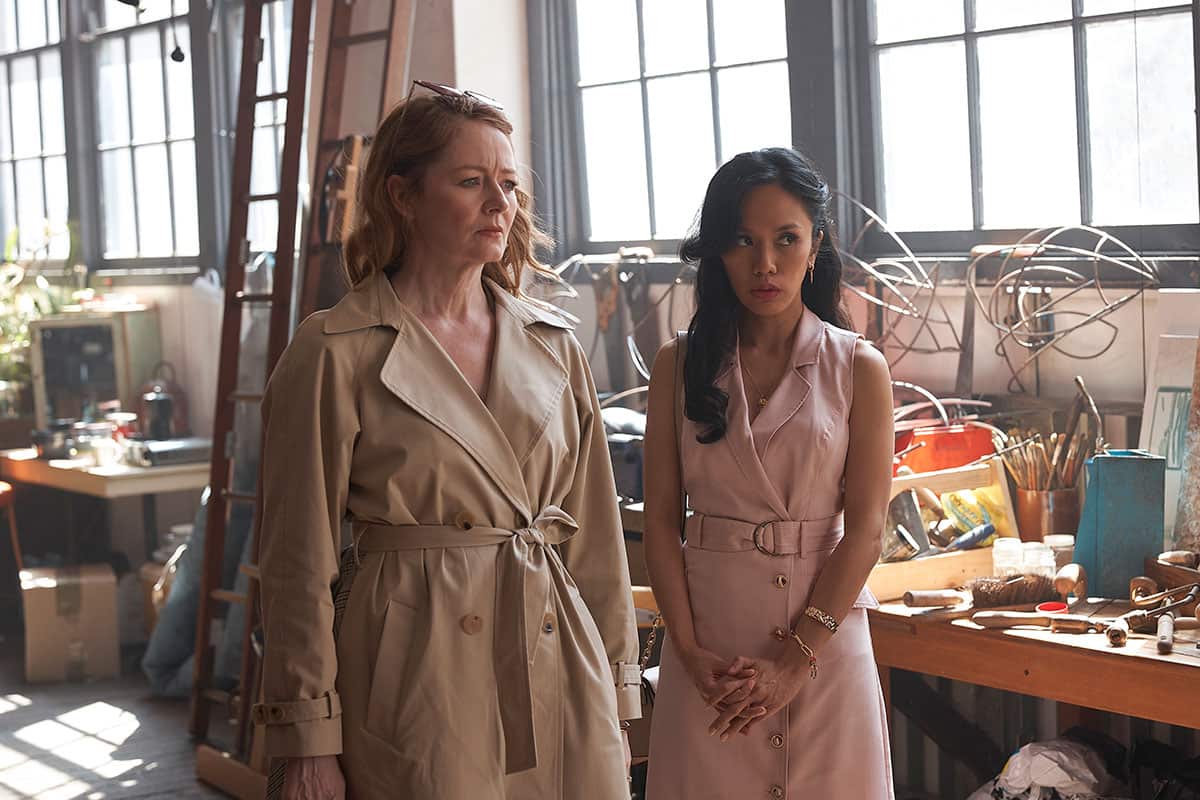 Sara Beasley (Miranda Otto) and Evie (Aina Dumlao) in THE UNUSUAL SUSPECTS