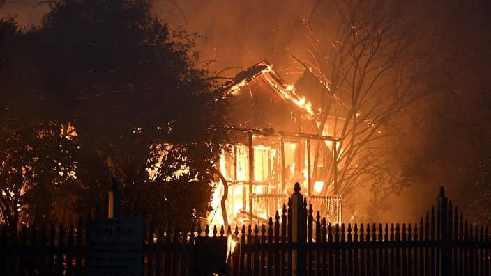 A property is lost as The Gospers Mountain Fire impacts, at Bilpin, Saturday, December 21, 2019. Conditions are expected to worsen across much of NSW as temperatures tip 40C. (AAP Image/Dan Himbrechts) NO ARCHIVING