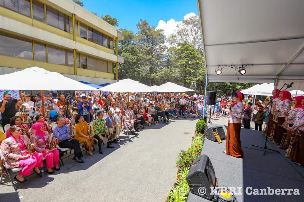 Angklung performance at the Festival Indonesia in Canberra (17/11)