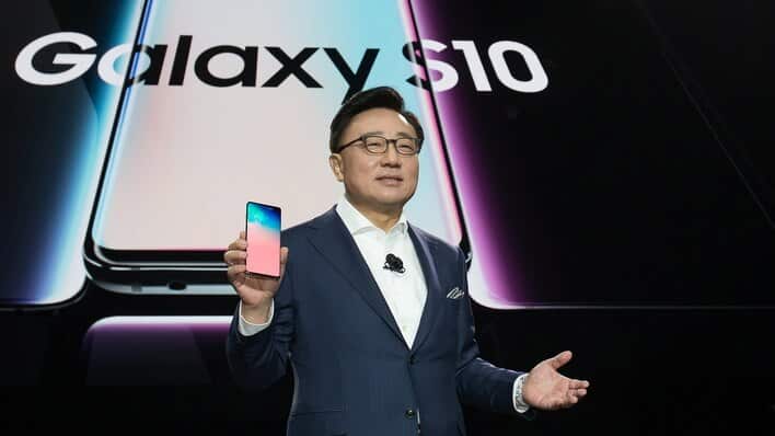 Samsung head of electronics DJ Koh with the new Samsung Galaxy S10 smartphone 