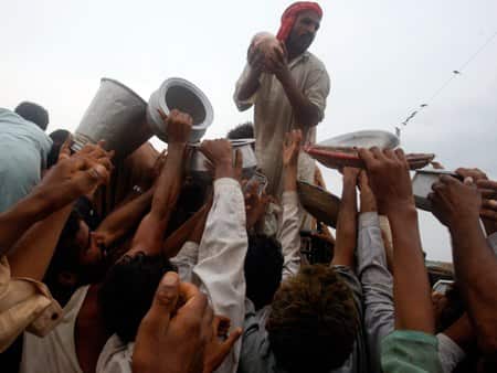 site_1_rand_1564304287_pakistan_floods_aid_l_100810_aap.jpg