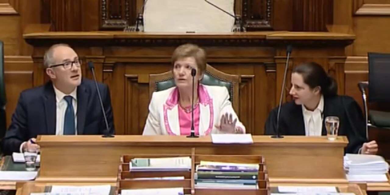 The moment the earthquake hit New Zealand parliament.