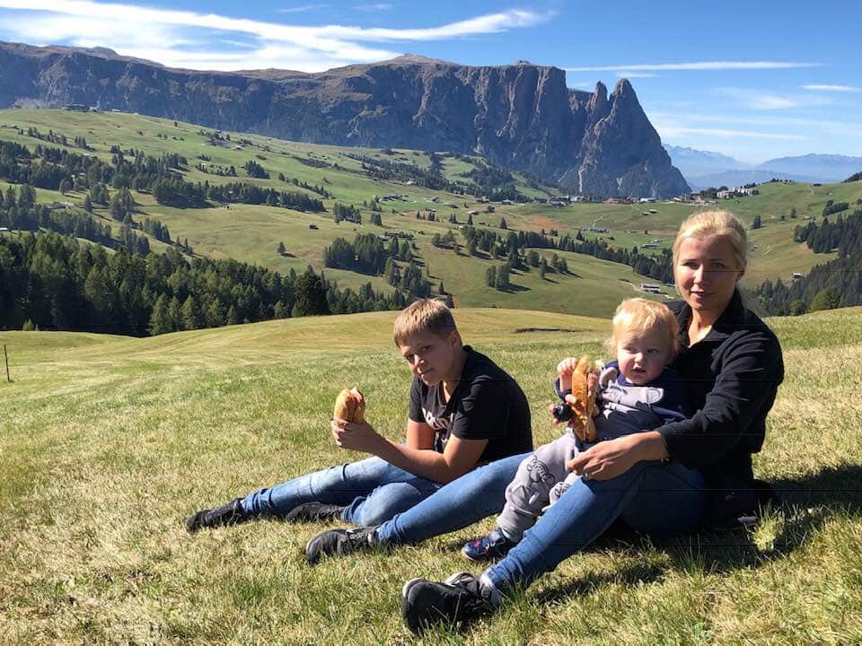 Olga Itsenko-Mahler and her children