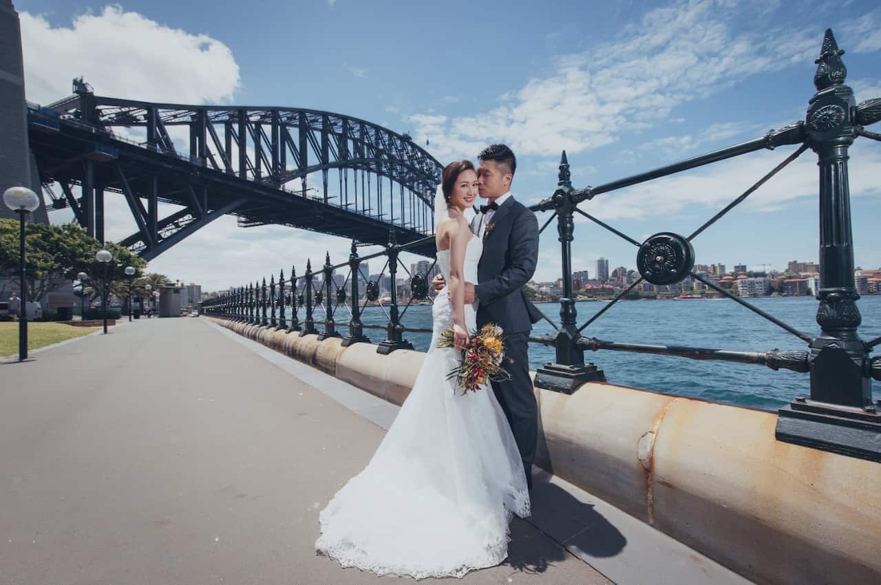 Lina Xing and Wei Jiang have flown from Nanjing to Sydney for their pre-wedding photos.