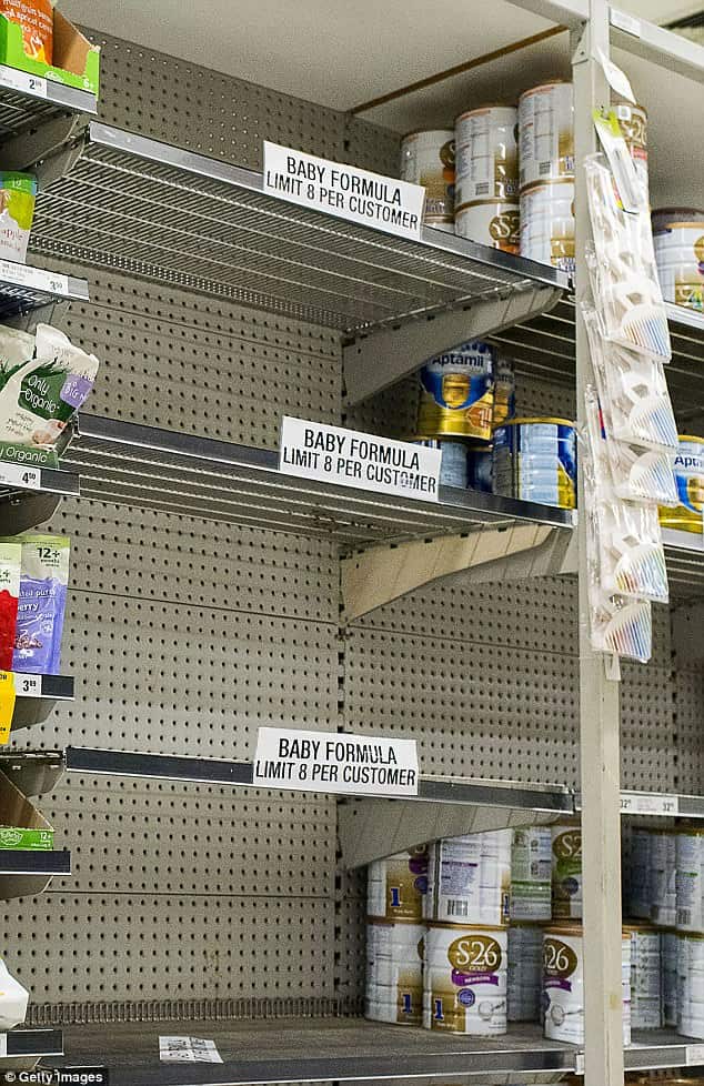 One Brisbane mother grew so fed up with the shortage, she took matters into her own hands   Read more: http://www.dailymail.co.uk/news/article-4897694/Baby-formula-bound-China-packed-Australian-warehouse.html#ixzz4tC3lMAaI  Follow us: @MailOnline on Twitt
