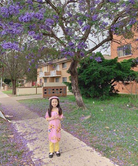 Model: Emily Nguyen - Tác giả: Bach Yen. Hình chụp tại Mc Burney Rd, Cabramatta, Sydney.