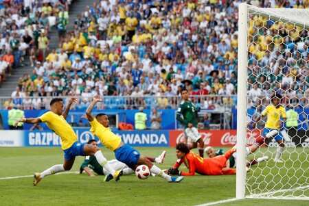 Brazil beat Mexico 2-0 to reach quarter-finals 