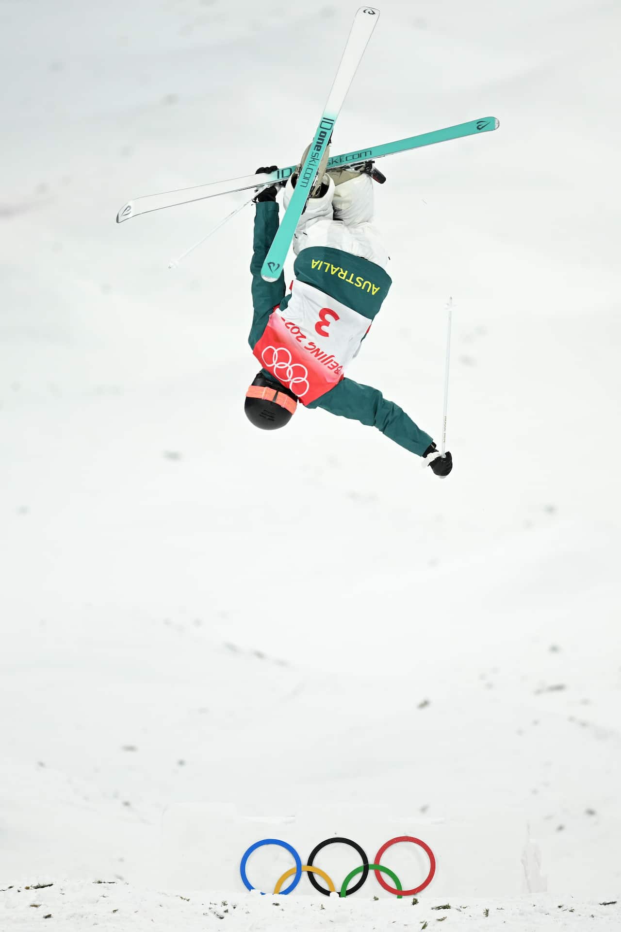 Jakara Anthony of Australia competes in the Women’s Moguls Finals during the 2022 Beijing Winter Olympic Games at Genting Snow Park in Zhangjiakou, China, Sunday, February 6, 2022. (AAP Image/Dan Himbrechts) NO ARCHIVING, EDITORIAL USE ONLY