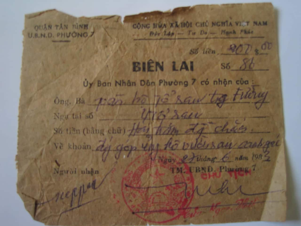 Một biên lai đóng thuế nông nghiệp cho chính quyền Việt Nam vào năm 1993 còn sót lại mà người dân VRLH may mắn còn giữ được.