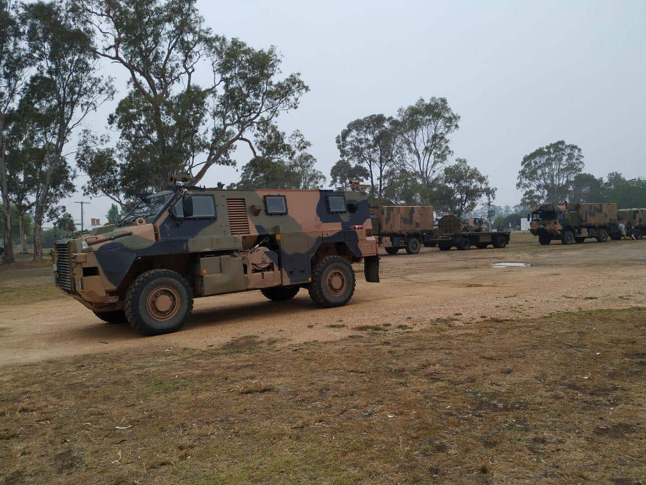 خودروهای سنگین ارتش که برای کمک به منطقه ارسال شده اند