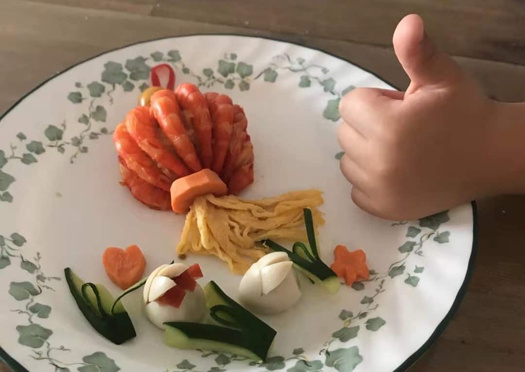 悉尼外婆每天给外孙女制作摆盘精致的早餐