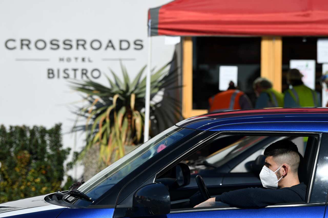 A man waits at the Crossroads Hotel testing centre in Sydney, Monday, July 13, 2020. (AAP Image/Joel Carrett) NO ARCHIVING