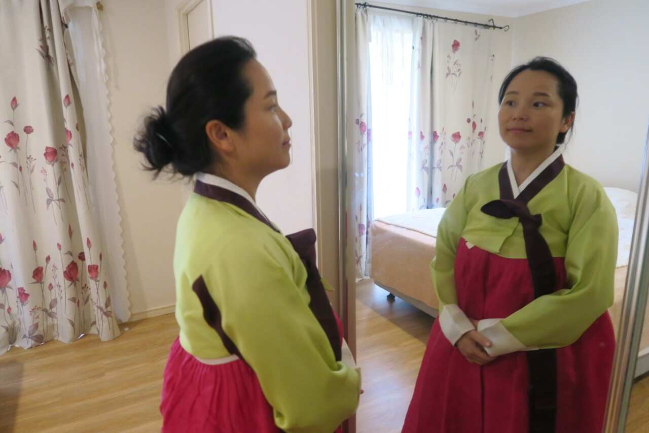 Kumhee wearing a Chosŏn-ot