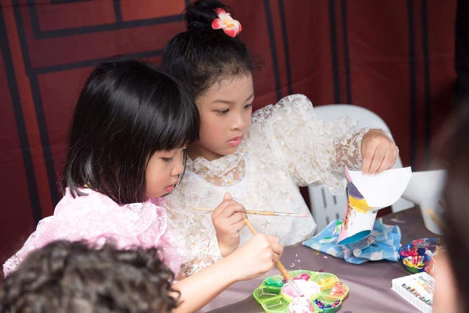 Image of Thai kids painting