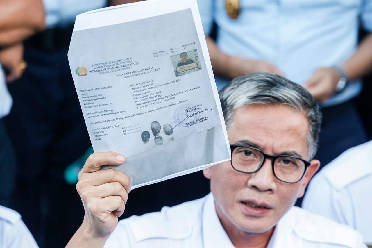 Head of Bali's justice and human rights office Maryoto Sumadi shows the release paper of Renae Lawrence.