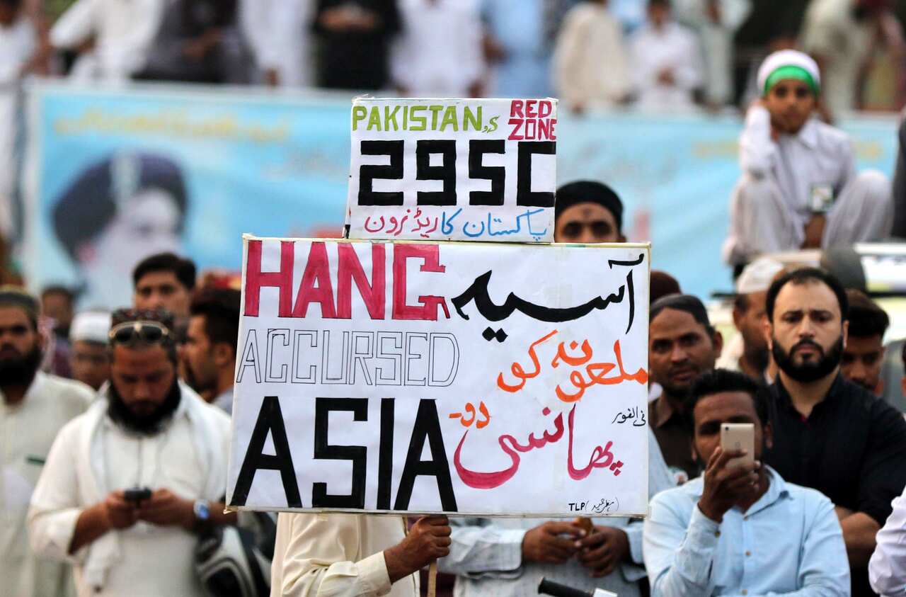 Hundreds of protesters rallied in different Pakistani cities demanding Asia Bibi's death sentence be upheld.