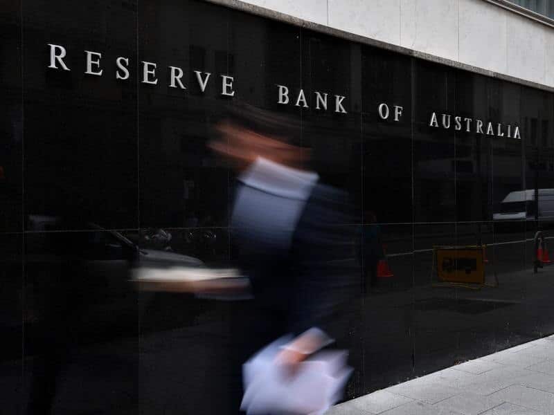 澳大利亚储备银行接连降息，澳洲基准利率于10月到达历史最低水平，仅为0.75%。