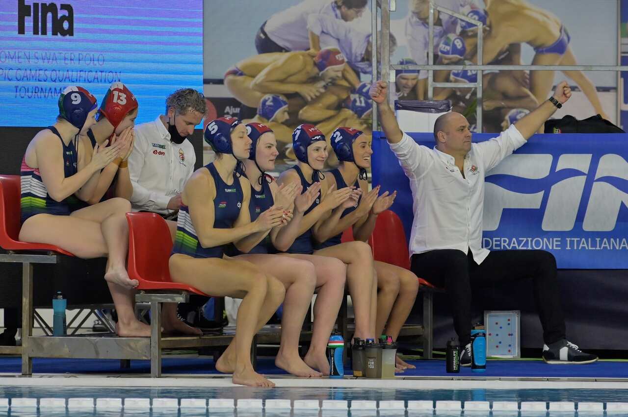 Hungary's team during the women's waterpolo Olympic Game qualification tournament 2021.