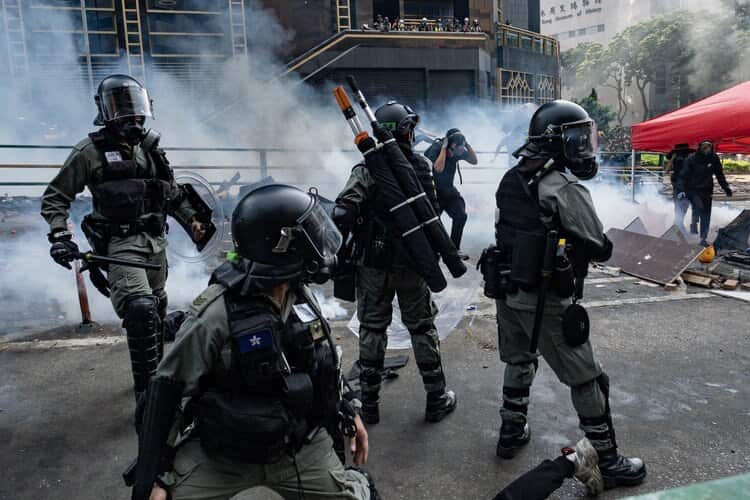 Parents of Besieged Hong Kong Protesters Come to the Front Lines