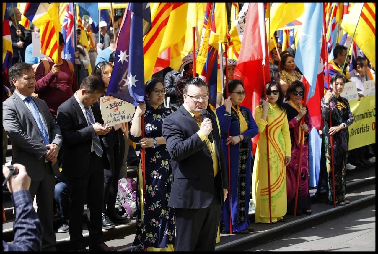 Đông đảo người Duy Ngô Nhĩ, Tây Tạng, Hong Kong, Đài Loan và Việt Nam biểu tình trước State Library ở Melbourne hôm thứ Bảy 5/10/2019.