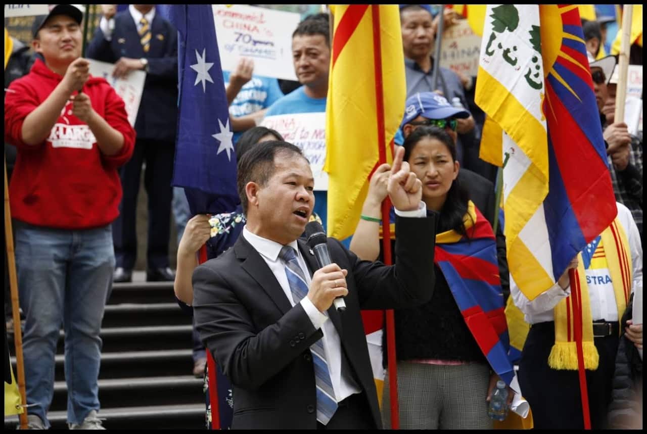 Đông đảo người Duy Ngô Nhĩ, Tây Tạng, Hong Kong, Đài Loan và Việt Nam biểu tình trước State Library ở Melbourne hôm thứ Bảy 5/10/2019.