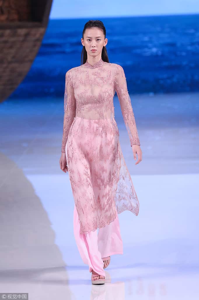 A model displays a new creation at the fashion show of Ne·Tiger during the China Fashion Week Spring/Summer 2019 in Beijing, China, Oct 25, 2018.