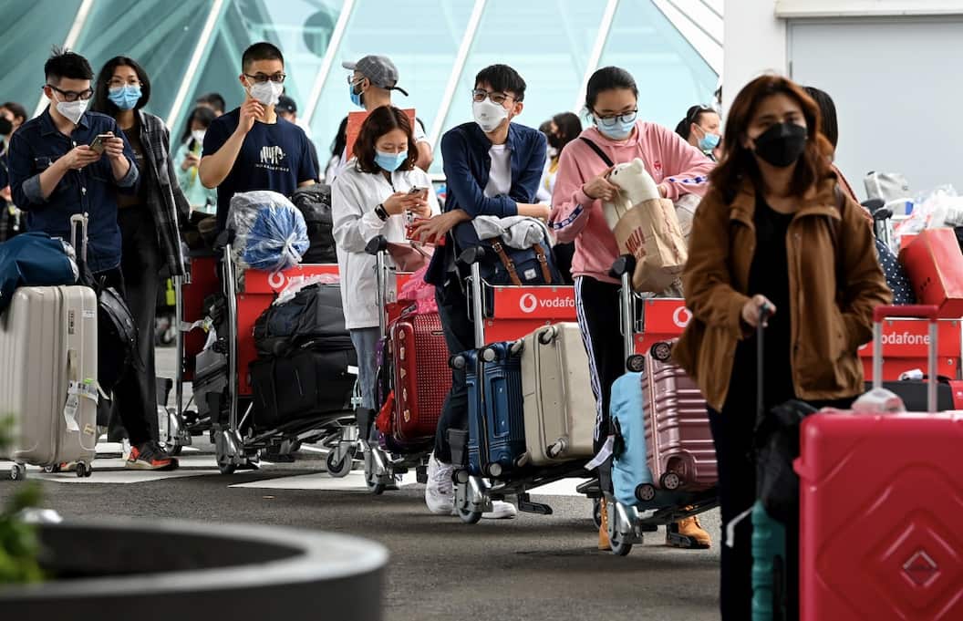 International students wear face masks as they arrive at Sydney Airport, 6 December 6 2021.