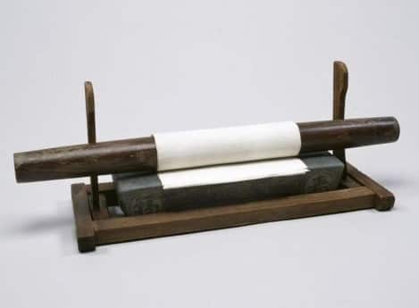 도련지는 붓이 매끄럽게 잘나가도록 다듬이질로 종이표면을매끄럽게만든종이였다. 