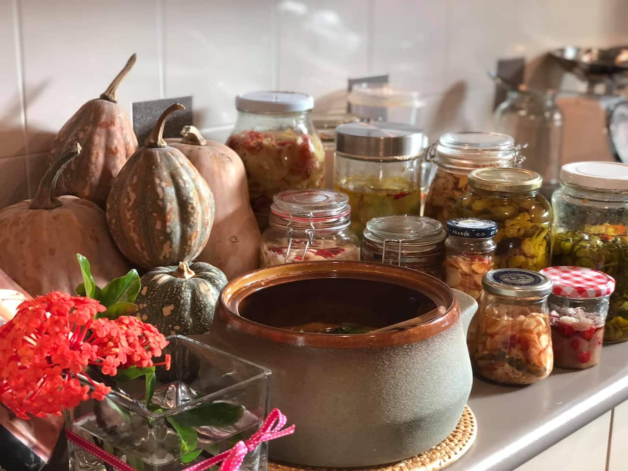 Các món muối chua từ rau củ hữu cơ trong vườn nhà